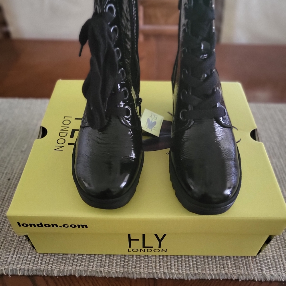 Boots - Picture 3 of 3